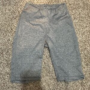 Daisy Fuentes Fit Athletic Short, Gray, Size Small, mid length